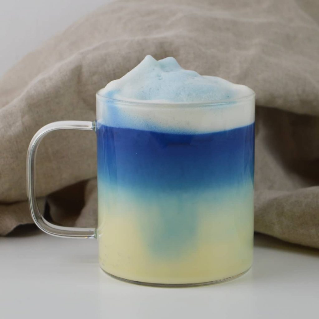 BUTTERFLY PEA LATTE AGAINST MIGRAINES AND HEADACHES - Yes Superfood