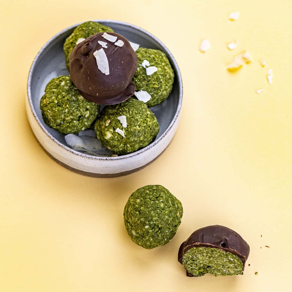 COCONUT-MATCHA ENERGY BALLS - Yes Superfood