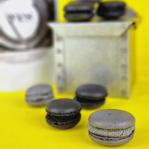 Black Macarons with Activated Charcoal - Yes Superfood