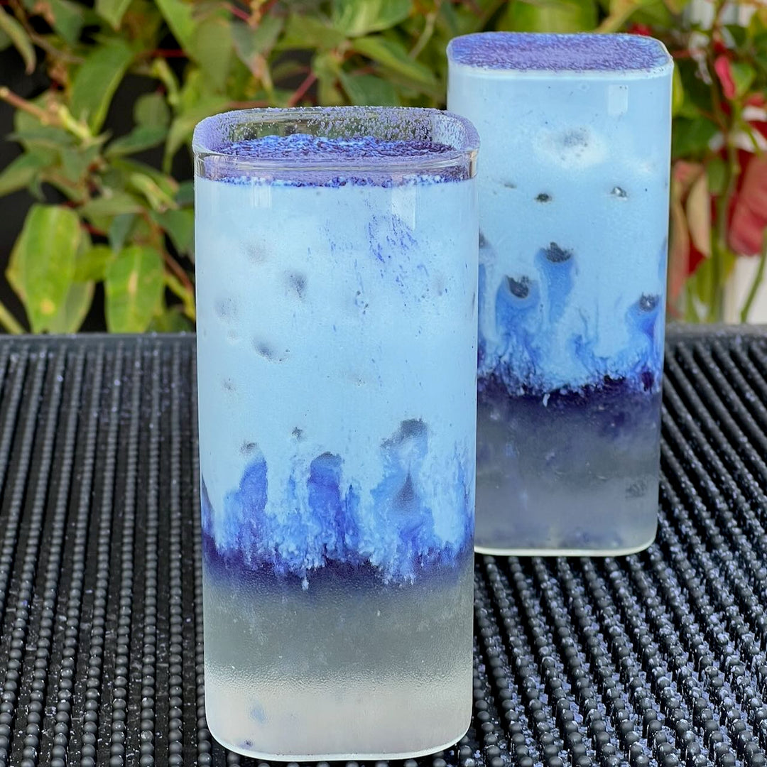 Butterfly Pea coconut water with cloud foam made with natural plant-based colour powder by Yes Superfood 
